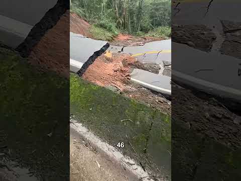 Cratera engole a BR-476 e isola cidade do Paraná #Shorts
