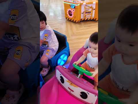 Lai ô tô đồ chơi no Aeon Mall