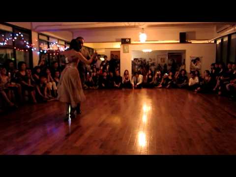  Cristina Sosa  and  Daniel Nacucchio  are  dancing  to  the  tango  "  Pensalo Bien  "