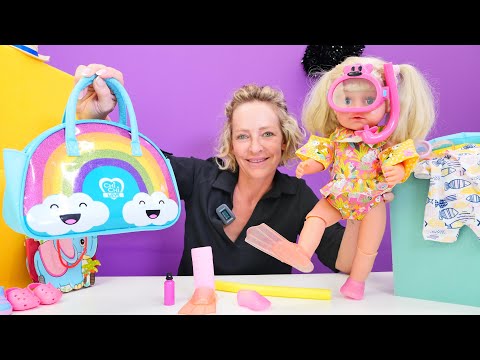 Spielspaß mit Nicole. Wir gehen mit Emma schwimmen. Puppen Video für Kinder