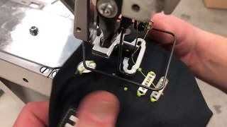 Автоматизированное решение для пришивания металлической этикетки на базе Brother KE-430 video