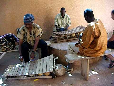 bamako, mali: balafon duo with sidiki camara (jan. 2010).avi