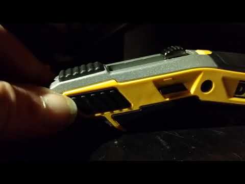 DeWalt DWHTO-10295 Deadbolt Retractable Knife  Blade Change