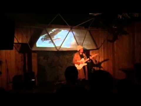 Hanna Leess - you and i know (Live at Charles Bronson)