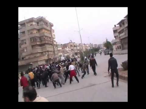 إطلاق الرصاص على المتظاهرين وسقوط شهداء وجرحى في حي الأربعين في مدينة حماة في جمعة "طرد السفراء"