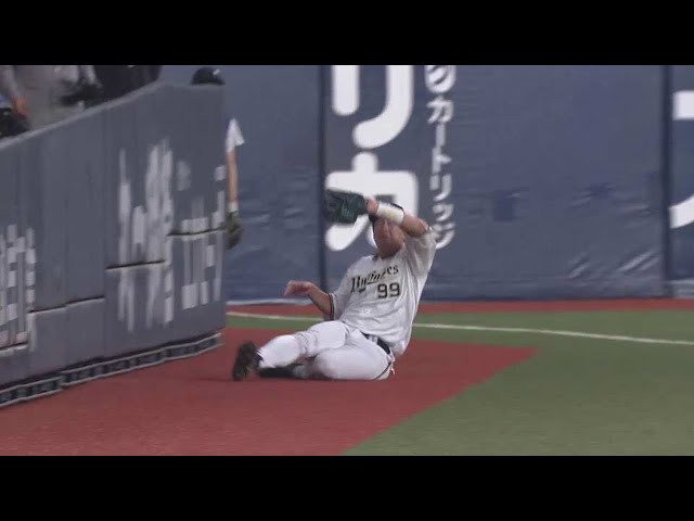 【8回表】流れは渡さない!! バファローズ・杉本裕太郎 難しい打球をスライディングキャッチ!!  2023年4月28日 オリックス・バファローズ 対 千葉ロッテマリーンズ