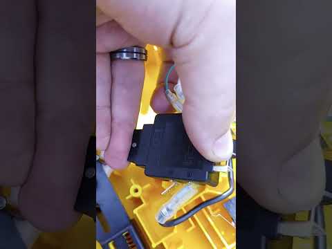 DeWALT 2x20v Lawnmower Won't Power On - Things To Check ✔️