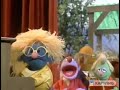 Sesame Street The Hens Go Bwak Around The Clock