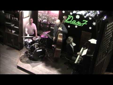 Irina Margolina Trio - "Moon and sand" (Alec Wilder)