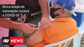 Idosos de 65 e 66 anos começam a ser vacinados em São Paulo
