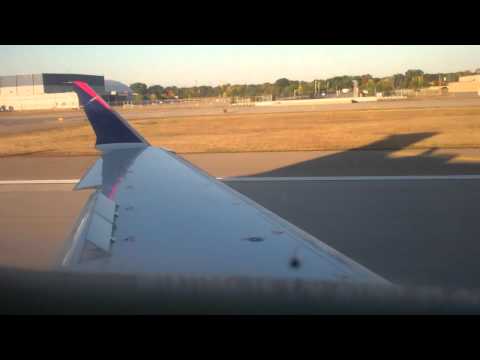 Delta Connection/Skywest CRJ-900 Landing at Minneapolis/St. Paul Airport