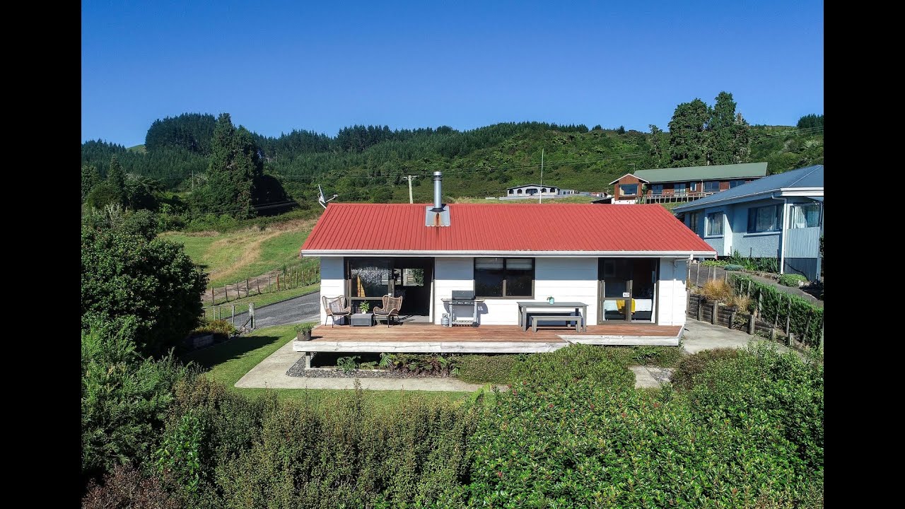 Picturesque Views Only Metres From the Lake