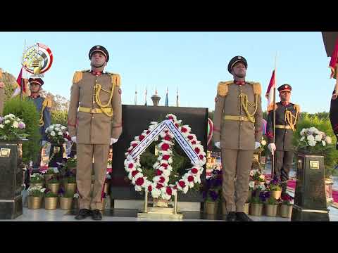 الرئيس السيسى ينيب وزير الدفاع لوضع إكليل الزهور على النصب التذكارى لشهداء القوات المسلحة