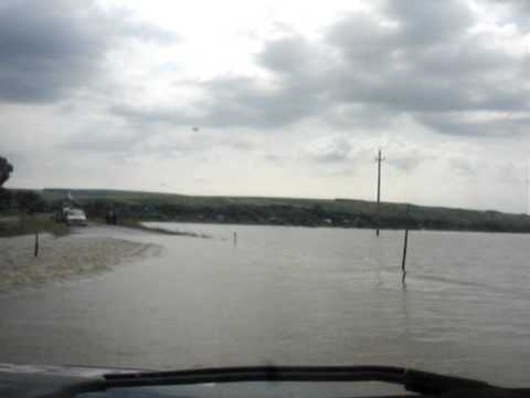 Dangeni - traversare prin apa Jijiei - 30.06.2010