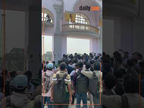বানিজ্যমেলার মাঠে শেকৃবির শিক্ষার্থীদের ভা'ঙ'চু'র | Daily Sun Bangla