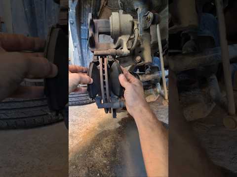 Fren Balatası Değişimi Çok Kolay #automobile #araba #car #tamir #sanayi #fypシ #mechanic #keşfet