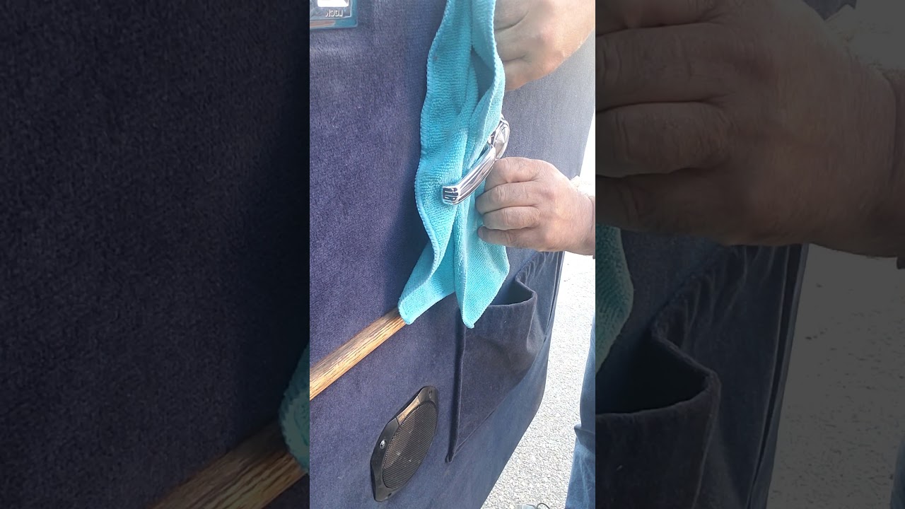 comment retirer une poignée de porte d'un véhicule vintage