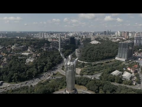 Workers remove Soviet emblem from Kyiv monument
