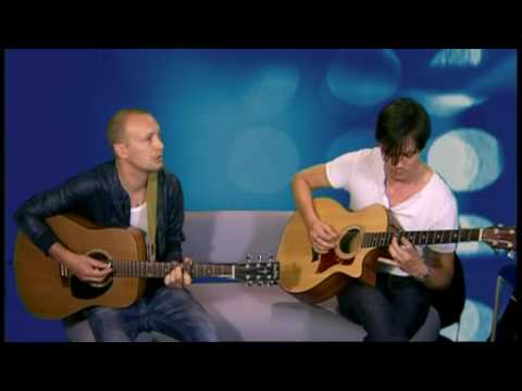 The Twang with a 'Barney Rubble' acoustic session