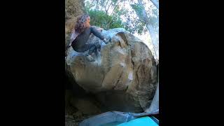 Video thumbnail of Blow, V6. Malibu Tunnel Boulders