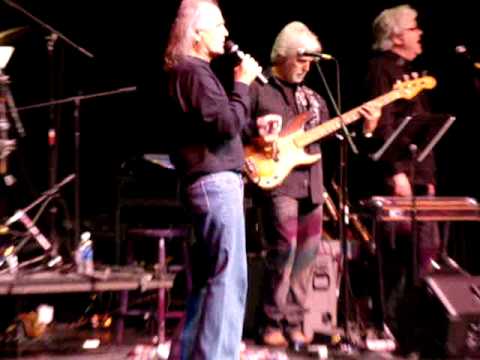 Robin McNamara - Lay A Little Lovin' On Me