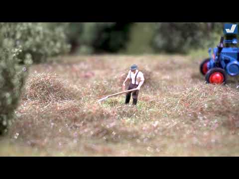 Viessmann Bauer mit Sense, bewegt Art. 1520 (H0)