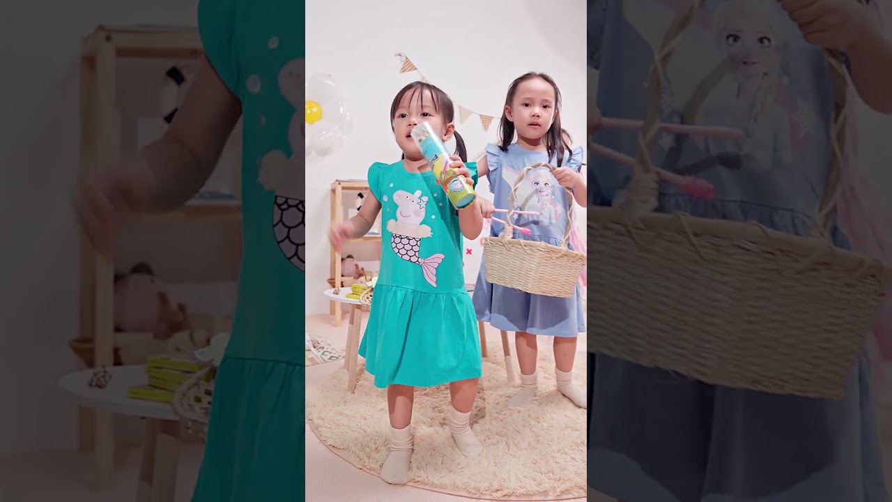 Váy bé gái tay bèo Elsa cầu vồng