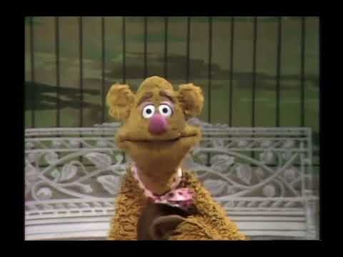 The Muppet Show - 105: Rita Moreno - Intro (1976)
