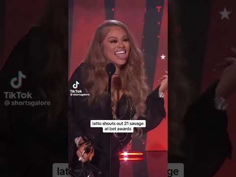 Latto shouts out 21 Savage at BET Awards