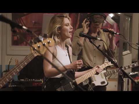 Wolf Alice - How Can I Make It Ok? (Live - The Pool Sessions)