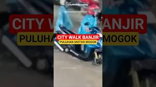 Download lagu It rained for 2 hours, flooding the streets of Pemalang City, motorbikes broke down in Citywalk, ... mp3