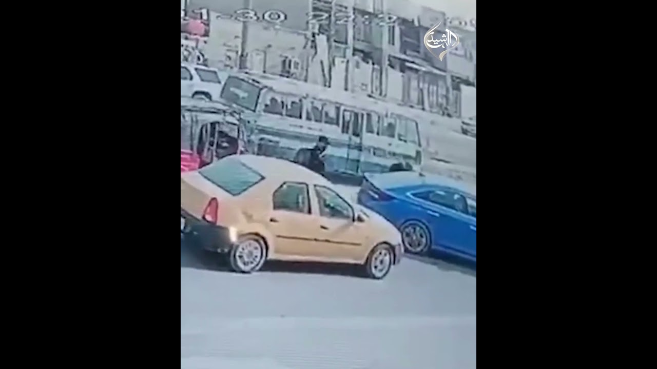 فيديو | مسلحون يفتحون النار على سيارة اجرة في مدينة الصدر شرقي بغداد
