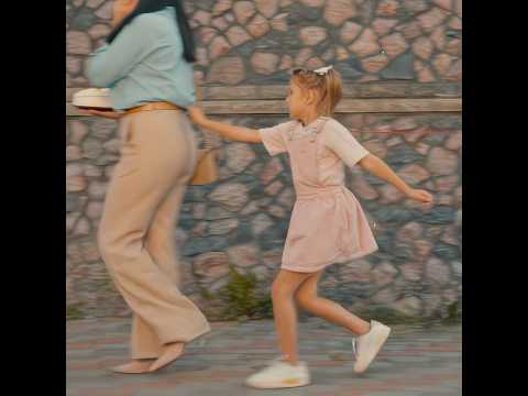 La fille a trouvé un père pour elle-même avec le fil rouge.#fyp #story #shorts