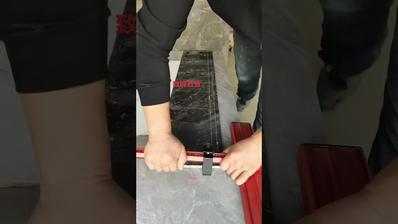 Expert bricklayer pushing knife