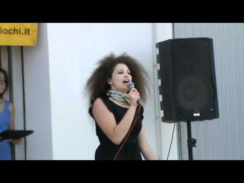 Laura Chiara - Mercedes Benz