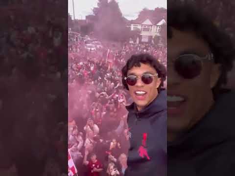 Trent Alexander-Arnold singing Dua Lipa one kiss with fans at Liverpool trophy parade ???? #LFC