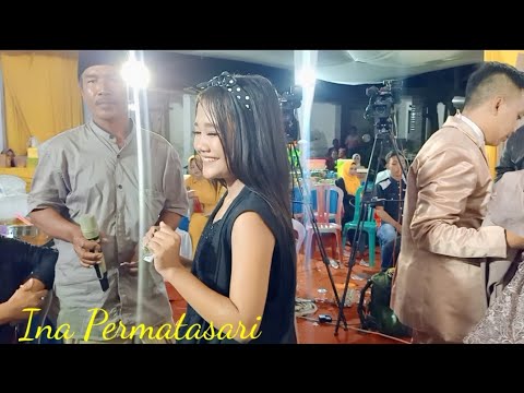 Ina Permatasari dan penampilan terbarunya,, netizen suka penampilan baju Ina yg dlu,apa yg sekarang.