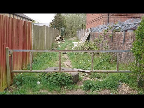 Walking about in New Addington Live! 21/04/2021 - Mobile Stream (185)