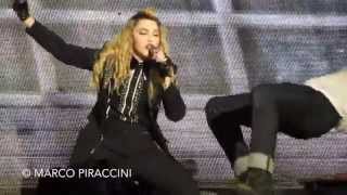 MADONNA: &quot;Body shop&quot; live in Italy