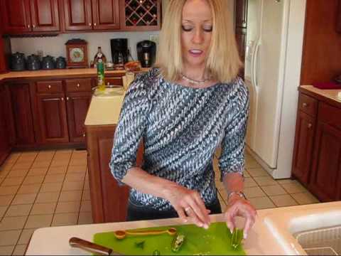 Betty's Quick Tip 51--How to Clean and Prepare a Jalapeno Pepper
