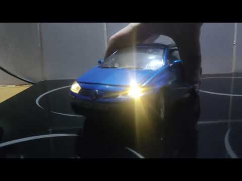 Solido 1/18 Renault Mégane 2 CC à LEDs