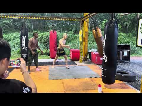 Buakaw Teaching Kota Miura How to Do a BodyKick