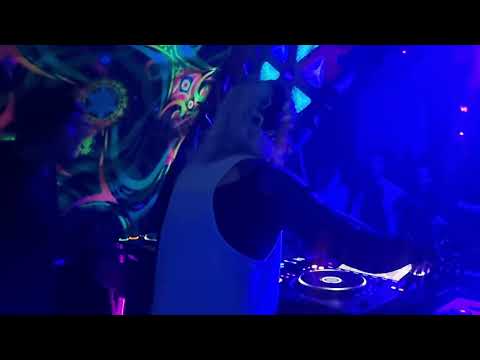 Toxic Tegan vs Z3nkai B2B at La Gravière - Geneva 😍