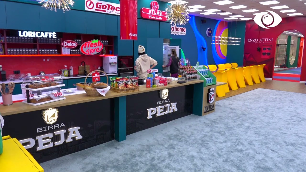 Vajzat përgatisin ushqimin për sfidën e rezistencës