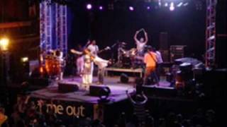 So much love Band Time Out (met de 3 zangeressen van X factor 2010 Three times a Lady)