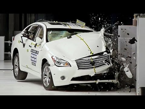 Infiniti Q70 Crash Test