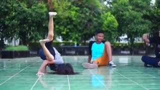 preview picture of video 'Breakdance practice, Funky Naughty Aceh'