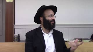 כשרות במטבח (הרב אלחנן משה נחמנסון) - התמונה מוצגת ישירות מתוך אתר האינטרנט יוטיוב. זכויות היוצרים בתמונה שייכות ליוצרה. קישור קרדיט למקור התוכן נמצא בתוך דף הסרטון