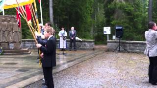 preview picture of video 'Ekne skolekorps spiller i Falstadskogen 17. mai 2012'