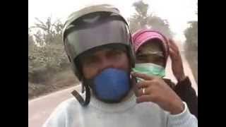 preview picture of video 'Sirulo TV: Relawan Bagi Masker di Jalanan'